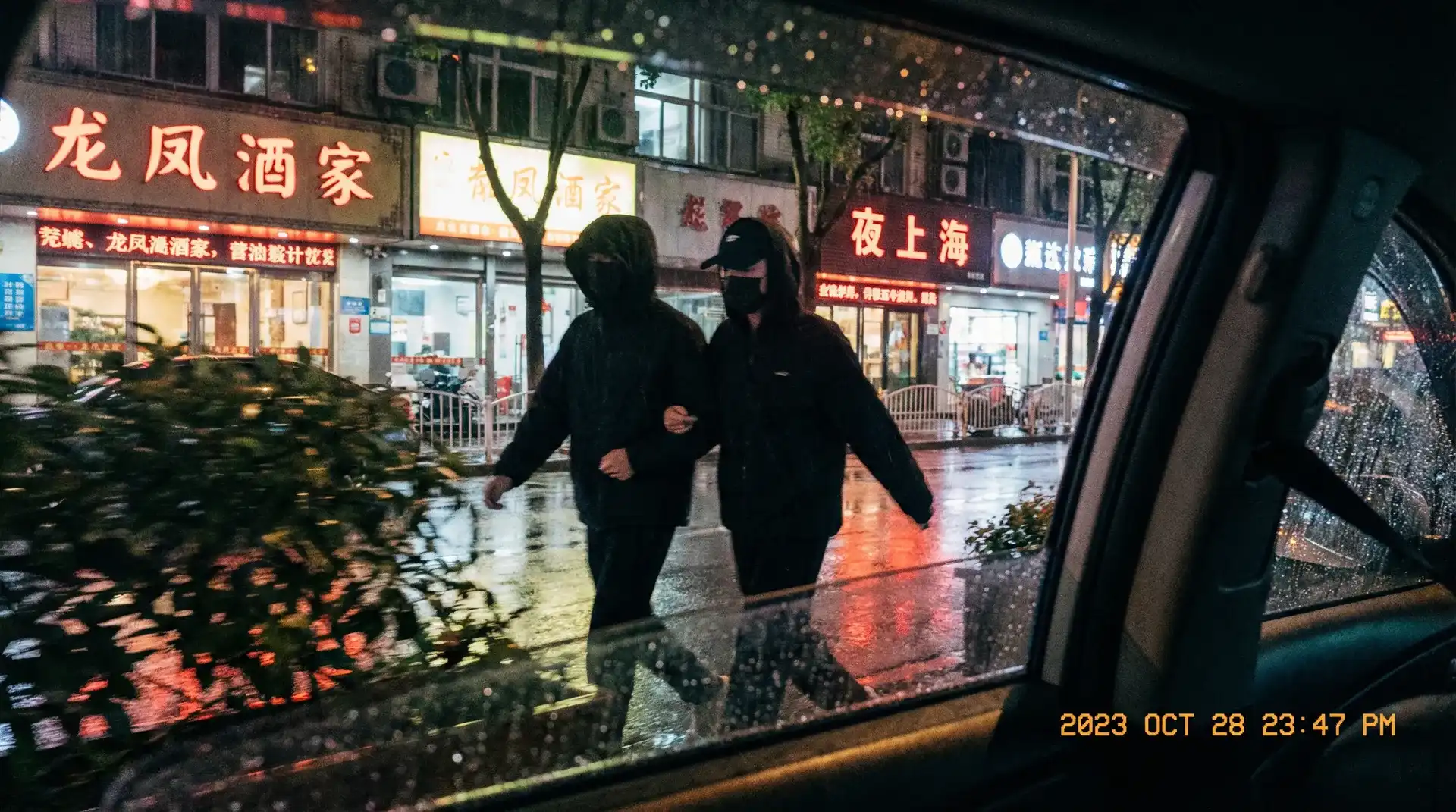海角网-权威爆料平台|全网热点|每日独家发布 - 顶流明星深夜密会现场抓拍照片